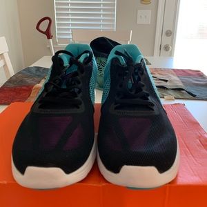 Women Nike Revolution 3